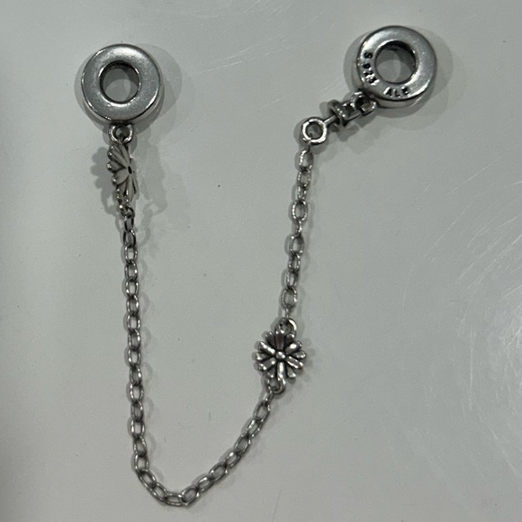 Pandora Daisy Flower Safety Chain Charm - Picture 4 of 6
